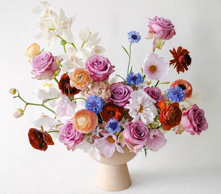 FLORAL HARMONY: UNDERSTANDING COLOR THEORY IN FLORAL DESIGN