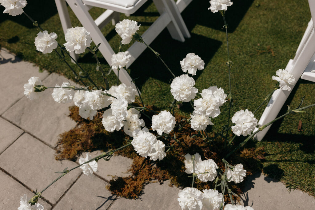 Beautiful white Maine wedding flowers