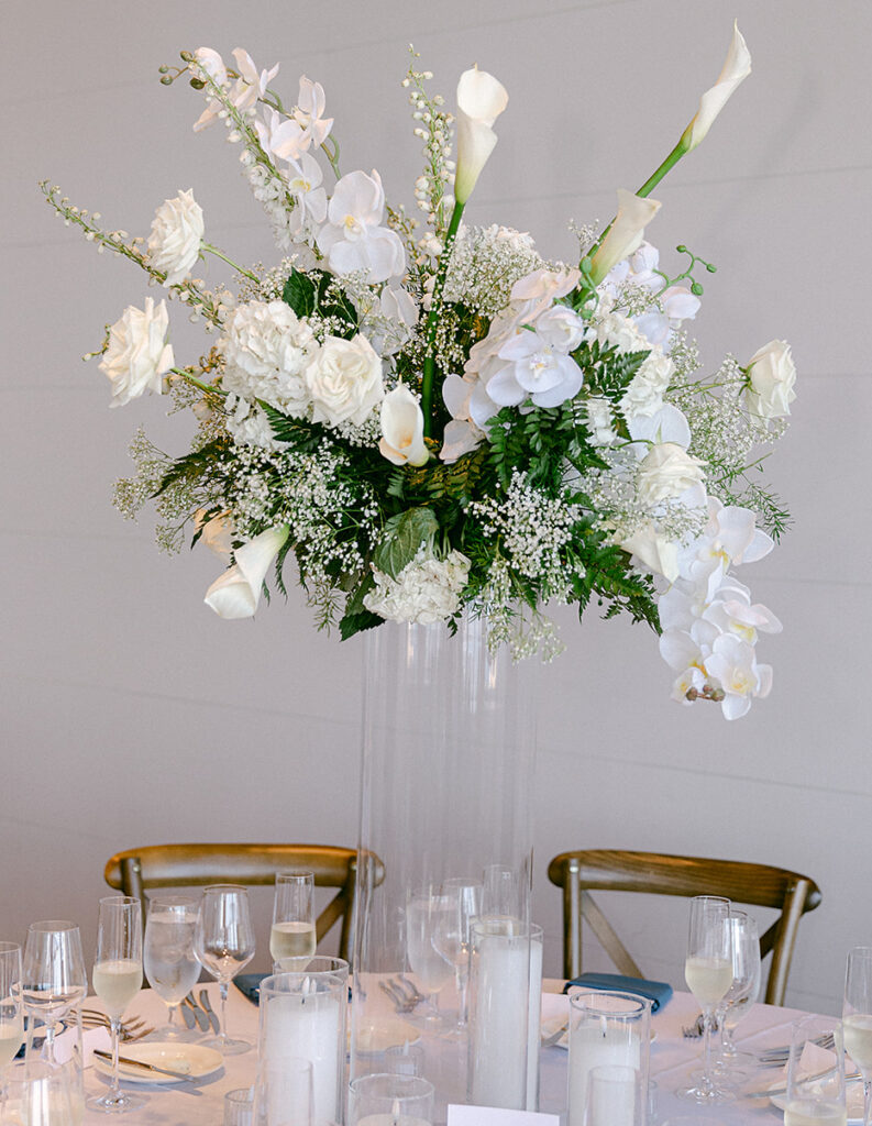 Intense floral chandelier